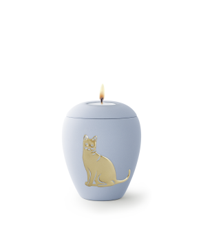 Das Bild zeigt zwei Varianten der Katzenurne "Siena" in einem tiefen Anthrazitton. Die linke Urne ist bündig mit einem Deckel geschlossen, während die rechte Urne im Deckel eine Vertiefung für ein brennendes Teelicht besitzt. Beide Urnen haben eine matte,