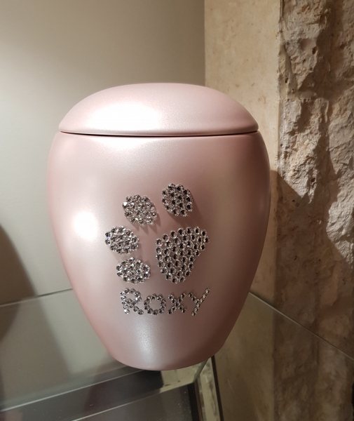 Option: personalized your urn with nom of Swarovski crystals